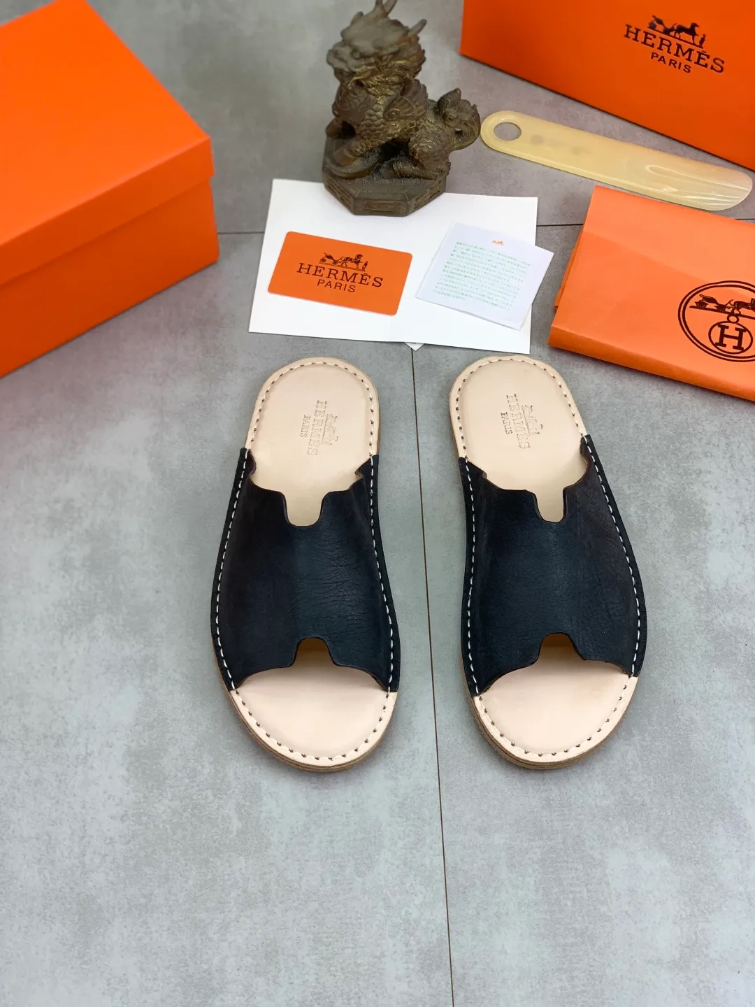 Men's men's shoes 💰P360 new model (genuine leather outsole series) new colors are coming simultaneously on the official website [HERMES] Hermès series: original development, original anatomy display, exclusive outsole [Material] Sole: original genuine leather sole with cow essence film 🌸. Fabric Original calfskin Lining: Imported cowhide, delicate and soft Code number: 38-44
